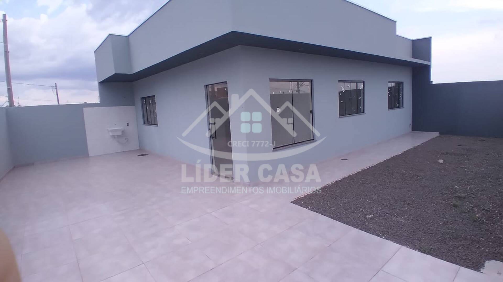 Casa à venda com 3 quartos, 59m² - Foto 1