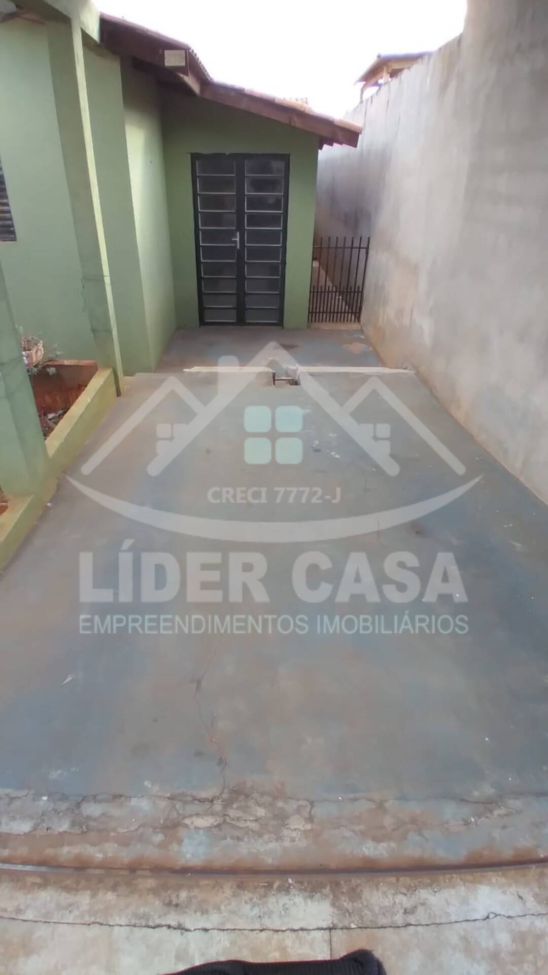 Casa à venda com 2 quartos, 74m² - Foto 2