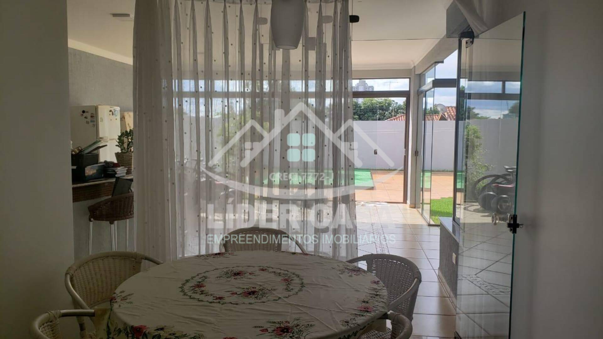 Casa à venda com 3 quartos, 305m² - Foto 9